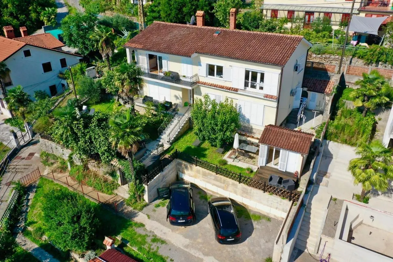VILLA KAKI nur 5 Minuten über die Treppe zum Strand, mit fantastischer Aussicht und freiem Parken Opatija 0*,  Kroatien