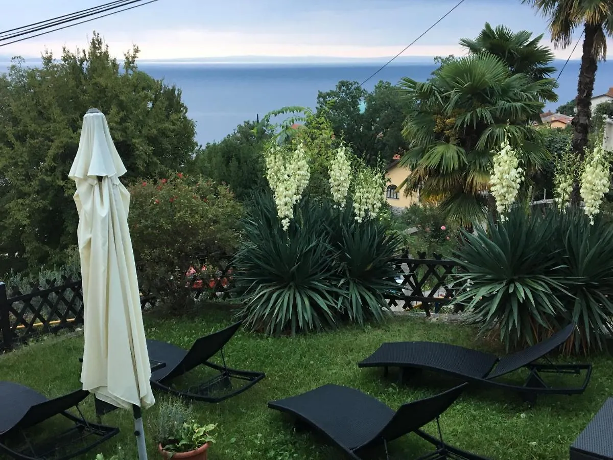 Apartment VILLA KAKI nur 5 Minuten über die Treppe zum Strand, mit fantastischer Aussicht und freiem Parken Opatija Kroatien