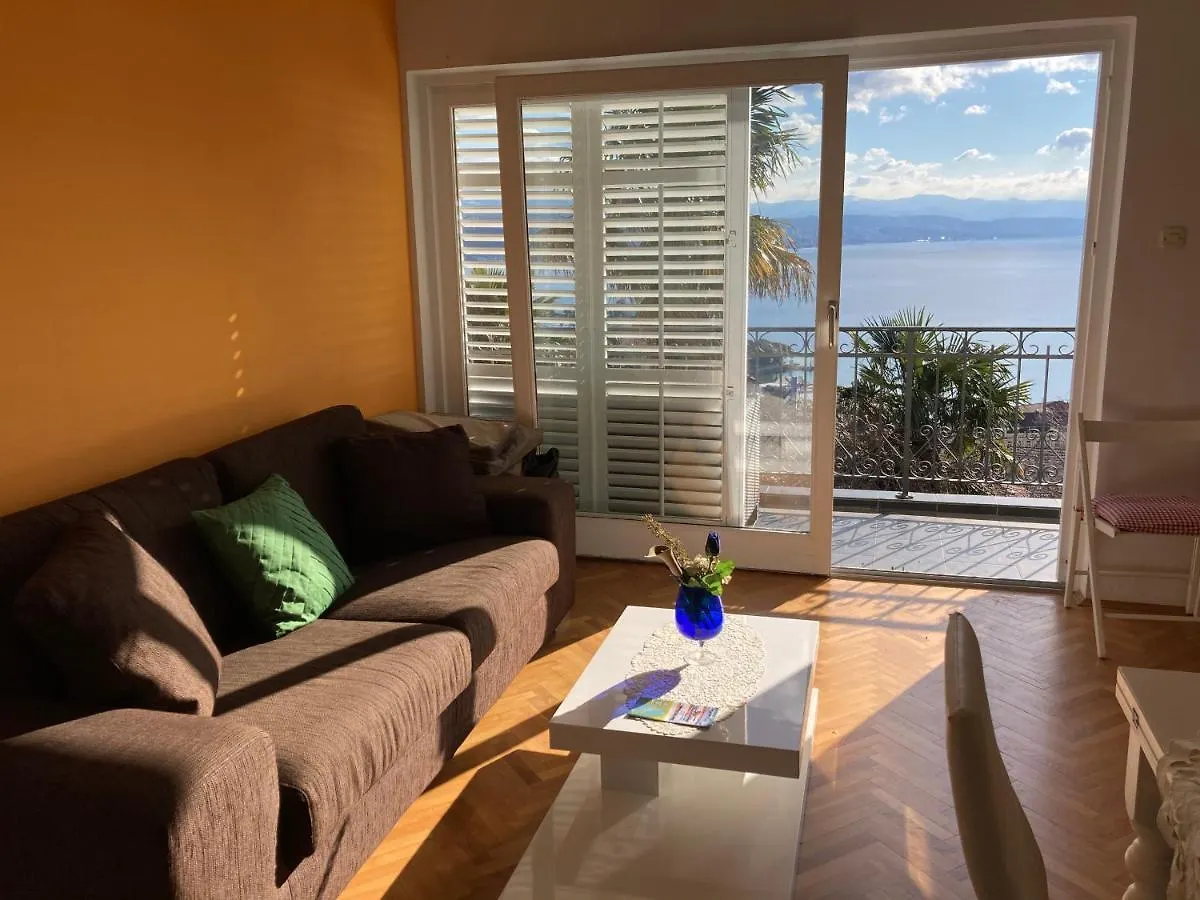 VILLA KAKI nur 5 Minuten über die Treppe zum Strand, mit fantastischer Aussicht und freiem Parken Opatija Apartment