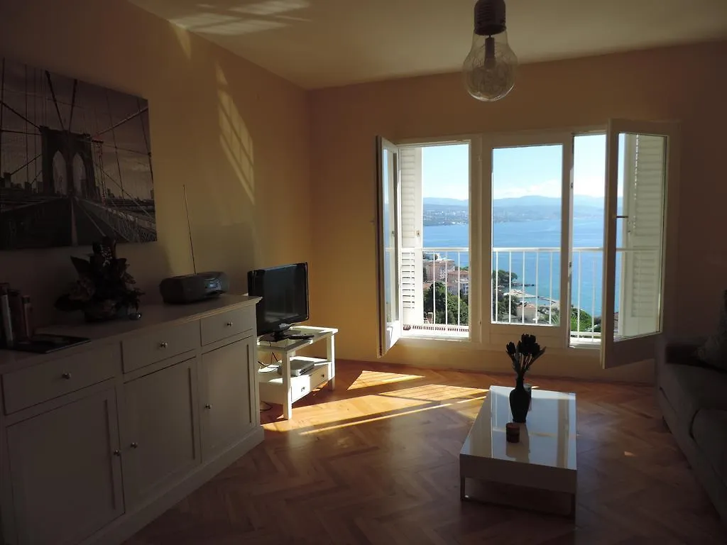 VILLA KAKI nur 5 Minuten über die Treppe zum Strand, mit fantastischer Aussicht und freiem Parken Opatija