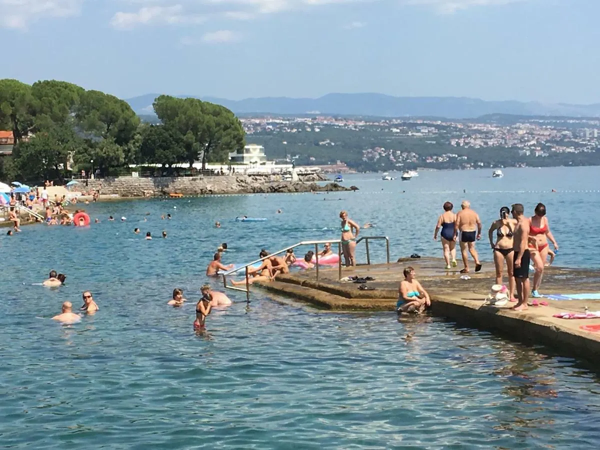 VILLA KAKI nur 5 Minuten über die Treppe zum Strand, mit fantastischer Aussicht und freiem Parken Opatija 0*,  Kroatien